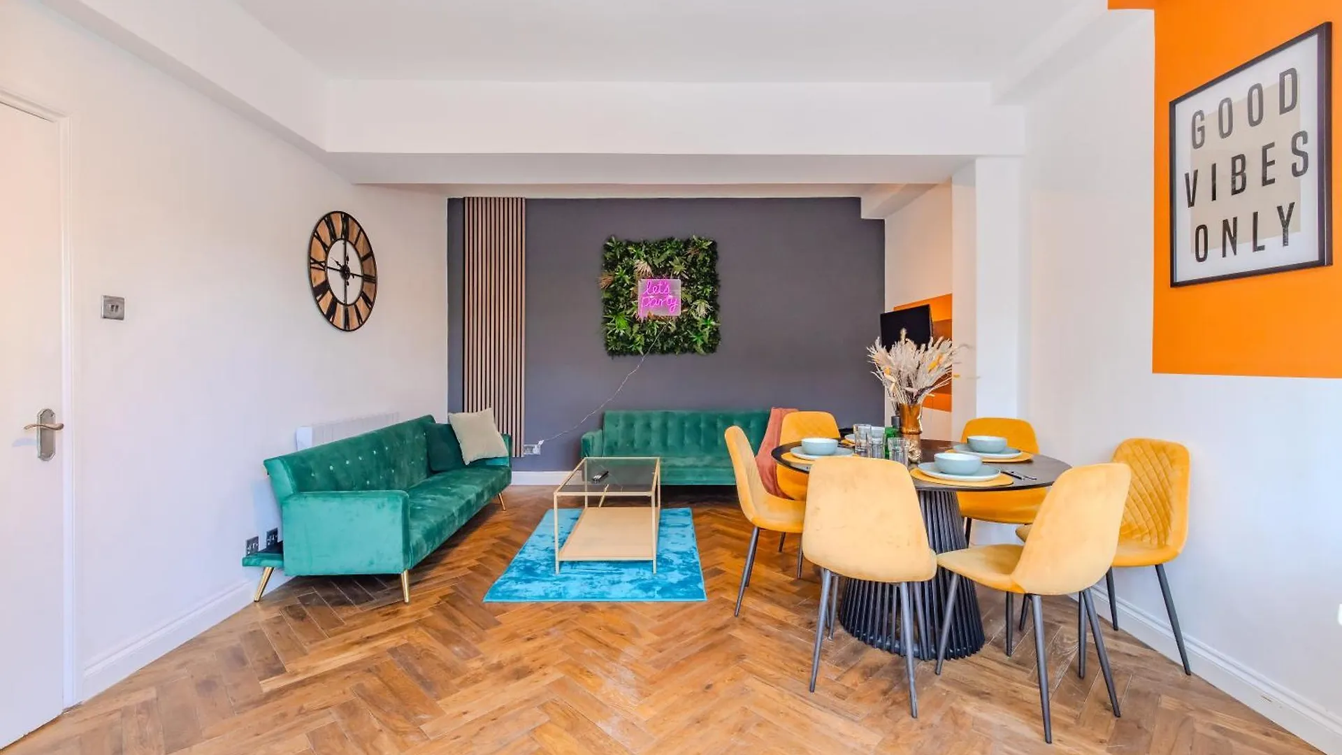 Central 2 Bedroom Flat With Roof Terrace I Next To Brighton Beach I Sleep 8 Guests