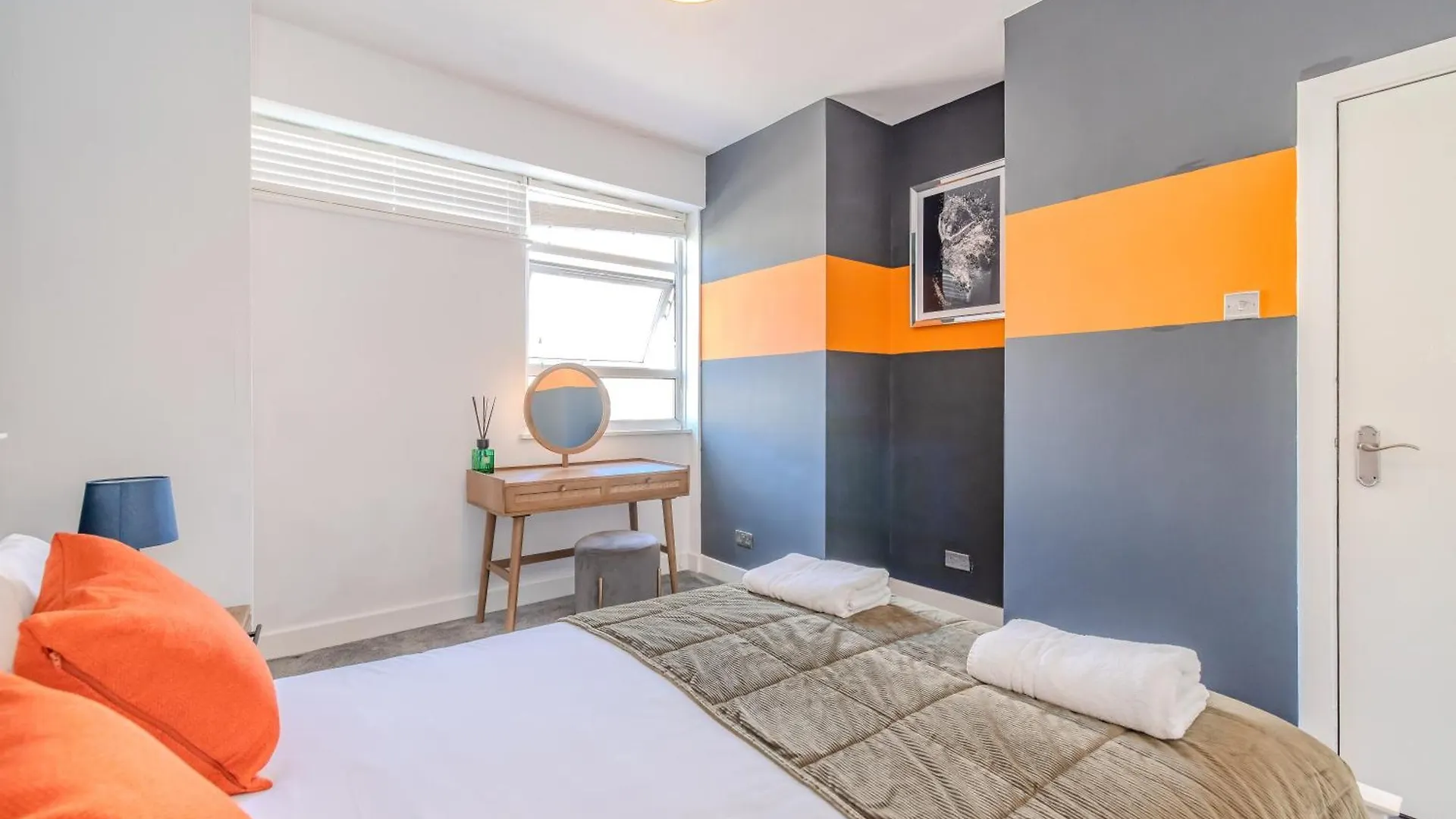 Central 2 Bedroom Flat With Roof Terrace I Next To Brighton Beach I Sleep 8 Guests